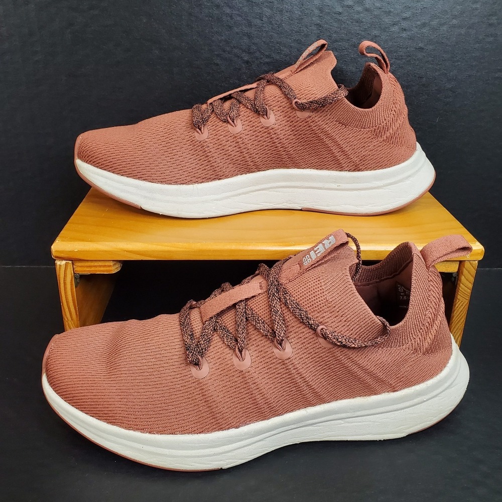 REI Co-Op Beyonder Womens‎ Shoes Multisport Athletic Rose Pink Sneakers Sz 9.5